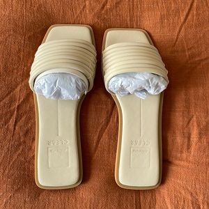 NEVER WORN - Dolce Vita Nyx Sandals